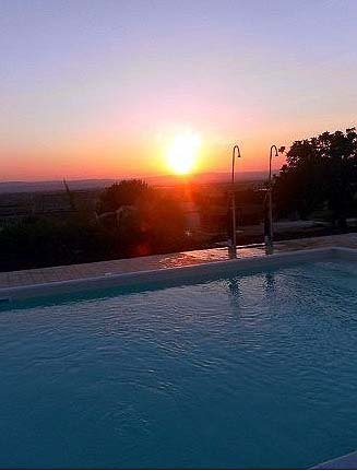 Gialla-pool-tramonto